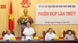Chủ tịch Quốc hội Nguyễn Sinh Hùng phát biểu tại phiên họp Ủy ban Dự thảo sửa đổi Hiến pháp(Ảnh: TTXVN)