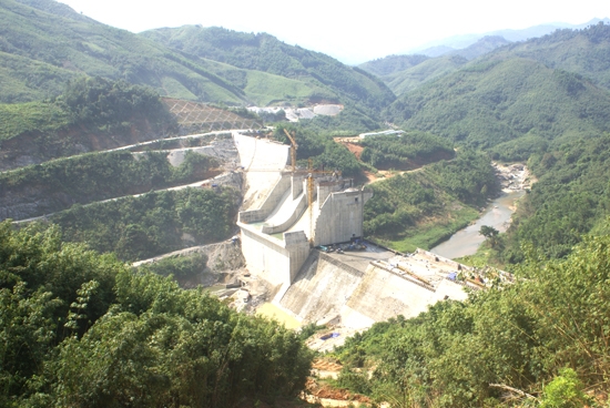 Thủy điện Đắkdrinh trong giai đoạn sắp sửa tích nước.