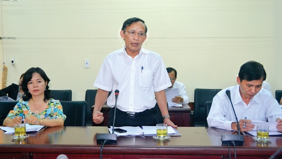 Đồng chí Cao Khoa, Chủ tịch UBND tỉnh, Trưởng BCĐ Chương trình mục tiêu Quốc gia xây dựng NTM tỉnh phát biểu chỉ đạo tại cuộc họp. Ảnh: MỸ HOA