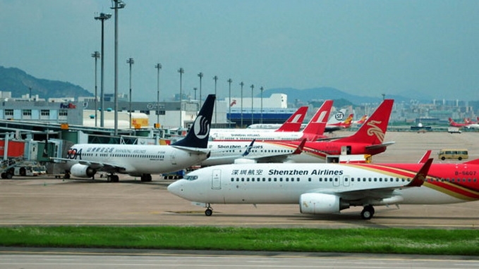 Máy bay của Hãng Shenzhen Airlines tại sân bay - Ảnh: China Daily