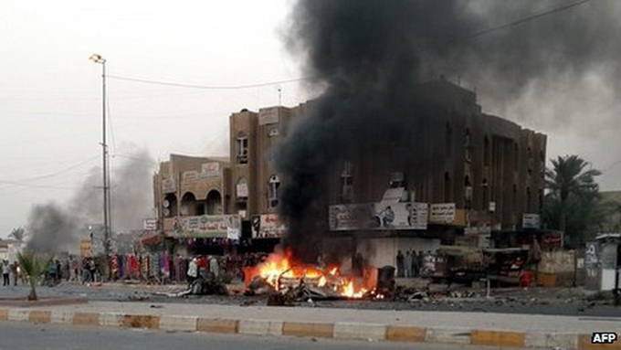 Hiện trường vụ tấn công ở Talibiya - Ảnh: AFP