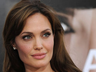 Angelina Jolie lần thứ hai được Viện Hàn lâm Khoa học và Nghệ thuật Điện ảnh Hoa Kỳ vinh danh - Ảnh: AFP