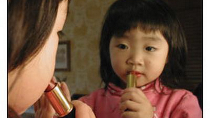 Chì trong son môi Trung Quốc đặc biệt nguy hiểm đối với não bộ trẻ em Ảnh: China.org.cn