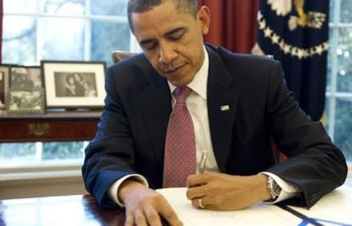 Ông Barack Obama là tổng thống Mỹ thứ ba thuận tay trái kể từ thời Ronald Reagan - Ảnh: White House
