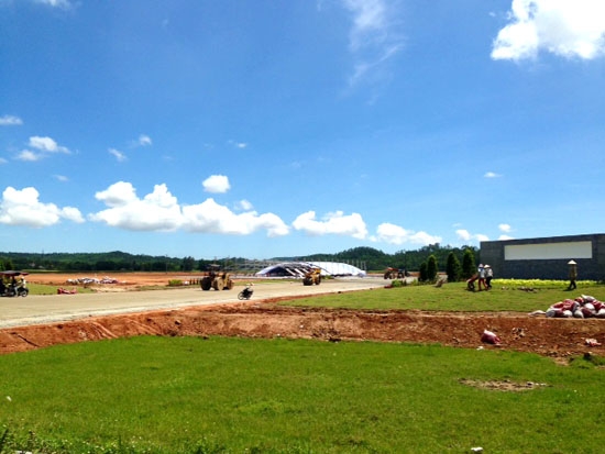 Chỉ trong vòng chưa đầy 6 tháng, huyện Sơn Tịnh đã bàn giao gần 115ha đất “sạch” cho VSIP Quảng Ngãi.           Ảnh: ĐN