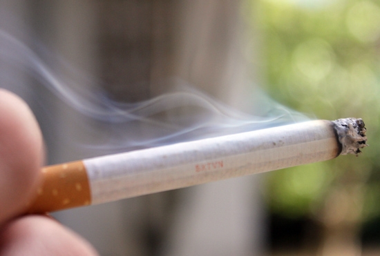 Luật quy định hạn chế tác hại của thuốc lá được người dân ủng hộ nhưng phải phù hợp với thực tế