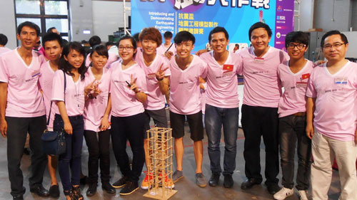 Nhóm SV Trường ĐH Duy Tân (Đà Nẵng) đoạt giải IDEERS tại Đài Loan (Ảnh: Tuổi trẻ)