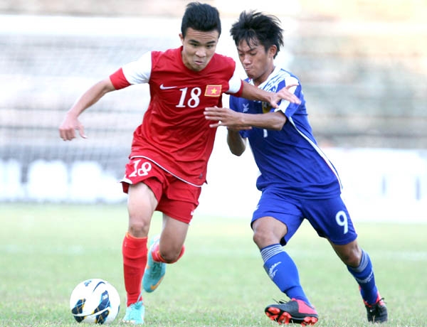 ĐT U19 Việt Nam (trái) đã đoạt vé tham dự trận chung kết một cách rất xứng đáng. Ảnh: TT