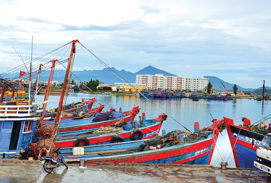 Tàu Quảng Ngãi neo đậu ở bến Thọ Quang (Đà Nẵng).