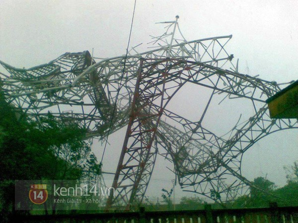 Tháp ăng-ten cao 150m của Trạm phát sóng phát thanh của Đài Tiếng nói Việt Nam tại Đồng bị gãy, đổ và đè chết hai nhân viên của trạm.