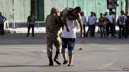 Nhiều binh sỹ và người dân Ai Cập bị thương trong các cuộc đụng độ tại Cairo