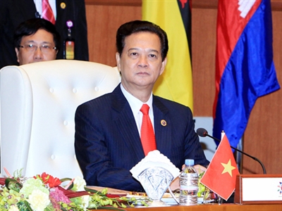 Thủ tướng Nguyễn Tấn Dũng dự Phiên họp hẹp Hội nghị Cấp cao ASEAN lần thứ 22 với chủ đề “Người dân của chúng ta - Tương lai của chúng ta”. Ảnh: TTXVN.