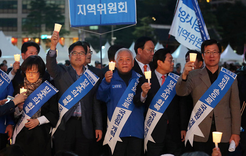 Phe đối lập biểu tình phản đối NIS tại Seoul vào ngày 19.10.2013 - Ảnh: AFP