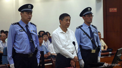 Ông Bạc Hy Lai trong một buổi xét xử tại Tòa án Nhân dân Trung cấp thành phố Tế Nam (Ảnh: AP)