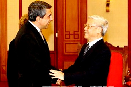Tổng Bí thư Nguyễn Phú Trọng đã tiếp và trao đổi ý kiến thân mật với Tổng thống nước Cộng hòa Bulgaria Rosen Plevneliev. Ảnh TTXVN