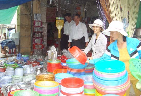 Buôn bán tại chợ Lý Sơn.                                                                                                                   Ảnh minh họa