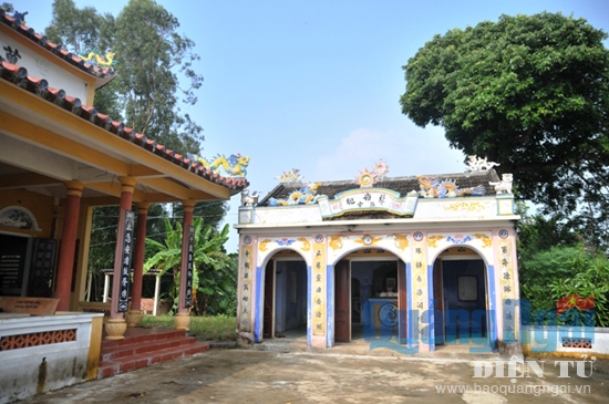 Đền thờ Trần Công Hiến trong khuôn viên đình Vạn An, xã Nghĩa Thương, huyện Tư Nghĩa.