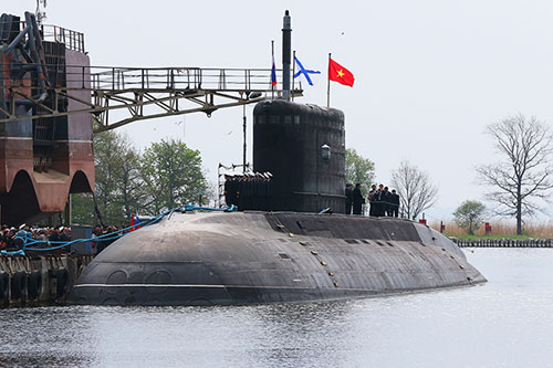 Tàu ngầm Hà Nội được Nga chuyển giao cho Việt Nam ngày 7-11 - Ảnh: VGP