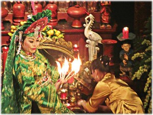 Chầu văn là những giai điệu phục vụ tín ngưỡng của người Việt.
