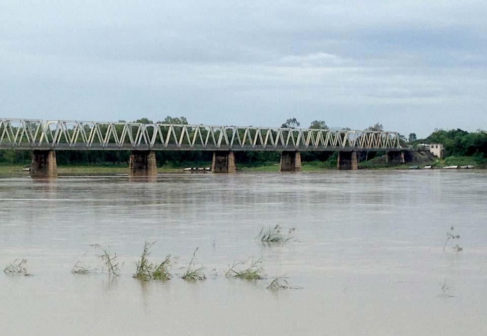 Nước lũ trên sông Trà Khúc nhiều khả năng sẽ lên lại (ảnh chụp chiều 10.11).