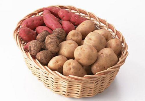 Người bị suy thận mạn nên ăn nhiều chất bột ít đạm như khoai lang, khoai sọ, khoai tây.