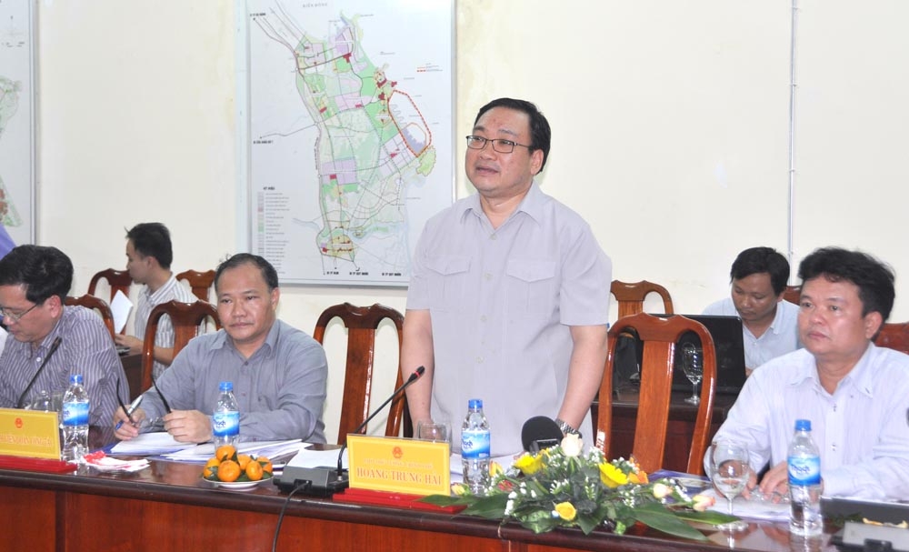 Phó Thủ tướng Hoàng Trung Hải phát biểu chỉ đạo tại cuộc họp với lãnh đạo tỉnh Quảng Ngãi.