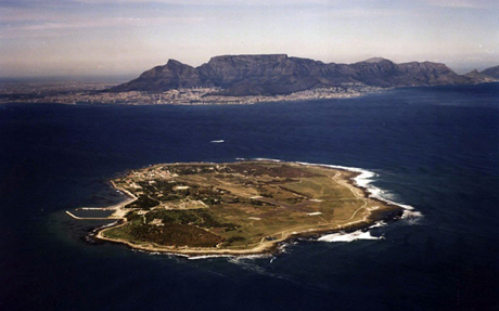 Hòn đảo Robben ngoài khơi Cape Town, nơi Mandela bị giam 18 năm trong 27 năm ngồi tù.