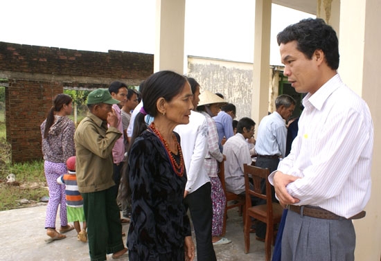  Bí thư Huyện ủy Sơn Hà tiếp xúc đối thoại với nhân dân xã Sơn Kỳ.