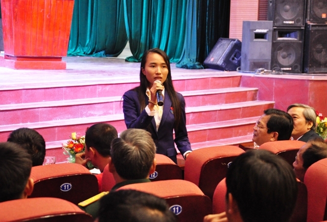 VĐV Phạm Thị Bình giao lưu với khán giả tại Lễ tuyên dương