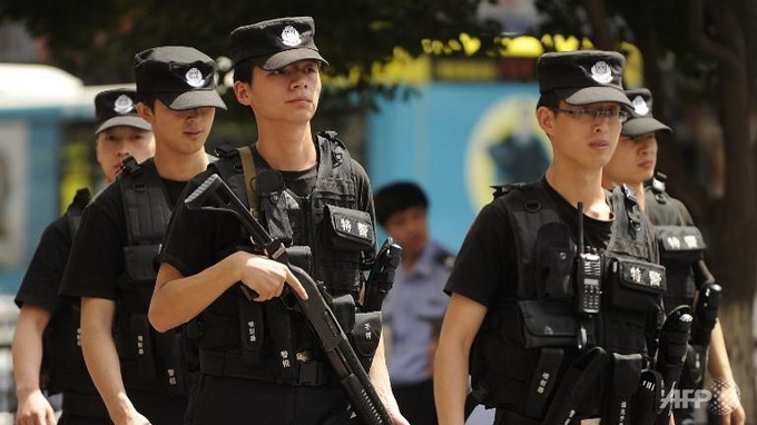 Cảnh sát Trung Quốc tuần tra ở Tân Cương Ảnh: CNA