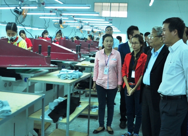 Nguyên Chủ tịch nước Trần Đức Lương đến thăm Nhà máy sản xuất giày Rieker Việt Nam ở KCN Tịnh Phong 