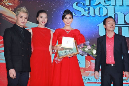 Trương Thị May được vinh danh ở giải thưởng "Mỹ nhân của năm"