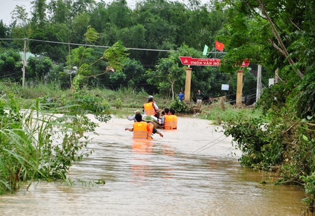 Cơn lũ lịch sử vừa qua khiến ốc đảo Ân Phú, xã Tịnh An (Sơn Tịnh) ngập chìm trong nước lũ