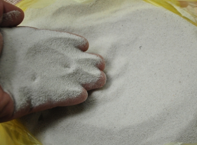 Cắt bán thay lư hương là loại cát trắng, sạch và không lẫn tạp chất