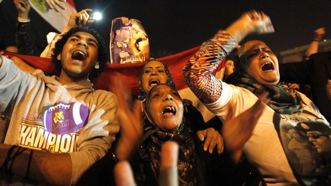 Người dân Ai Cập ủng hộ dự thảo hiến pháp mới - Ảnh: Reuters