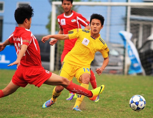 Giải U19 quốc gia tiếp tục diễn ra sôi động với ngôi đầu cho Vissai Ninh Bình. (ảnh: T.P)