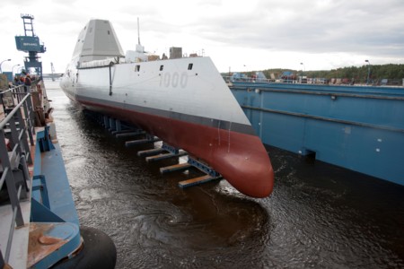  Chiến hạm Zumwalt được tin rằng sẽ mang loại vũ khí mới nhất của hải quân Mỹ