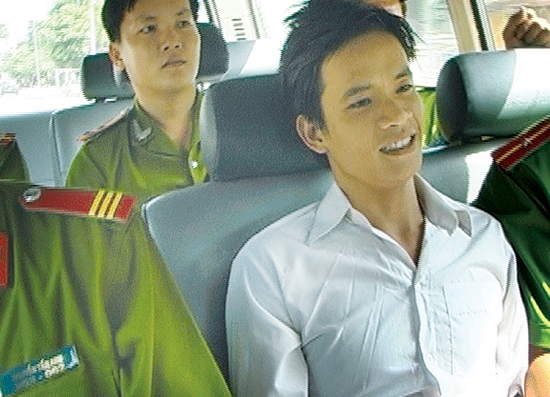 Đối tượng Nguyễn Văn Linh  vẫn bình thản khi bị bắt