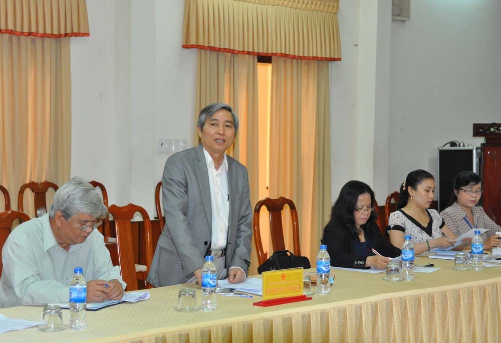Phó Chủ tịch UBND tỉnh Lê Quang Thích phát biểu tại cuộc họp.