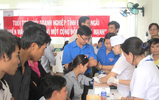 ĐVTN khối doanh nghiệp tham gia hiến máu nhân đạo