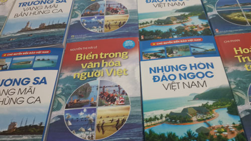  Những tựa sách về biển đảo