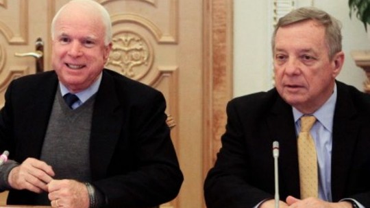 Hai thượng nghị sĩ Mỹ John McCain (trái) và Dick Durbin Ảnh: Press TV