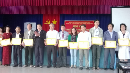 Đảng bộ Trường Đại học Phạm Văn Đồng biểu dương những tập thể, cá nhân tiêu biểu trong 3 năm thực hiện Chỉ thị 03 của Bộ Chính trị.