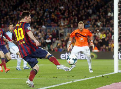 Lionel Messi trong pha uy hiếp cầu môn Celta Vigo.