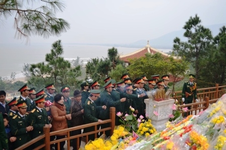 Rất đông người tới viếng mộ Đại tướng trong ngày đầu năm 2014