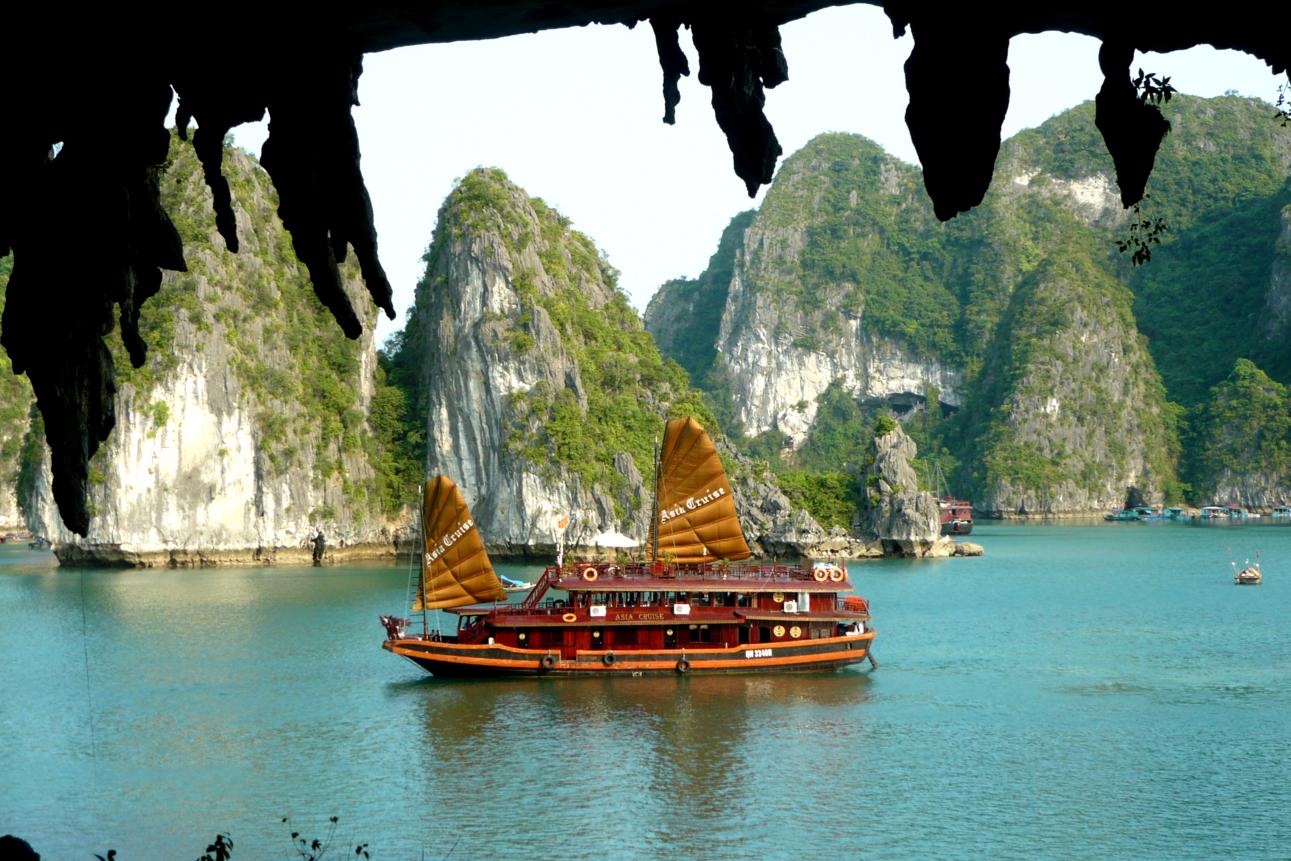 Vịnh Hạ Long được VirtualTourist bình chọn là một trong những điểm du thuyền hấp dẫn nhất thế giới