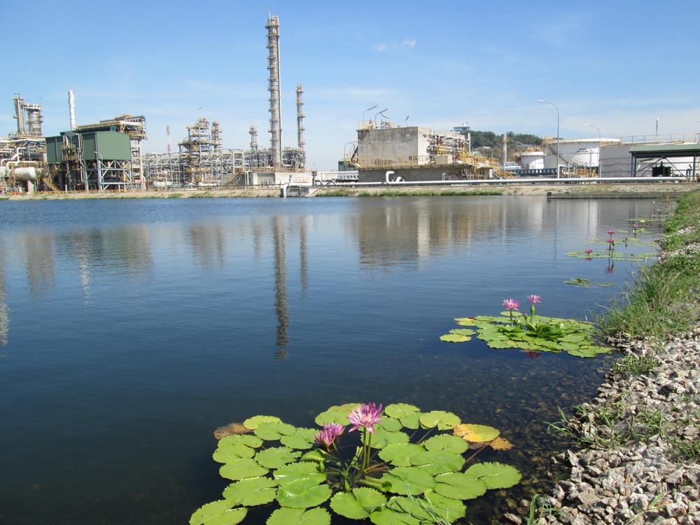 Hồ chứa nước thải của Nhà máy lọc dầu Dung Quất.