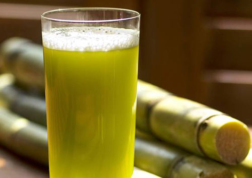  Nước mía là một trong những đồ uống được yêu thích khi thời tiết chuyển sang mùa nắng nóng.