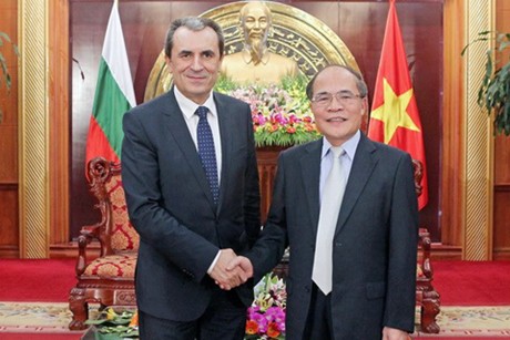 Chủ tịch Quốc hội Nguyễn Sinh Hùng tiếp Thủ tướng Bulgaria Plamen Vasilev Oresharski thăm chính thức Việt Nam. Ảnh: TTXVN