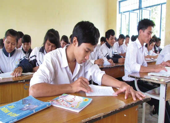 Giờ học của học sinh Trường THPT Quang Trung (Sơn Hà).  